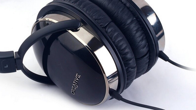 Creative Aurvana Live