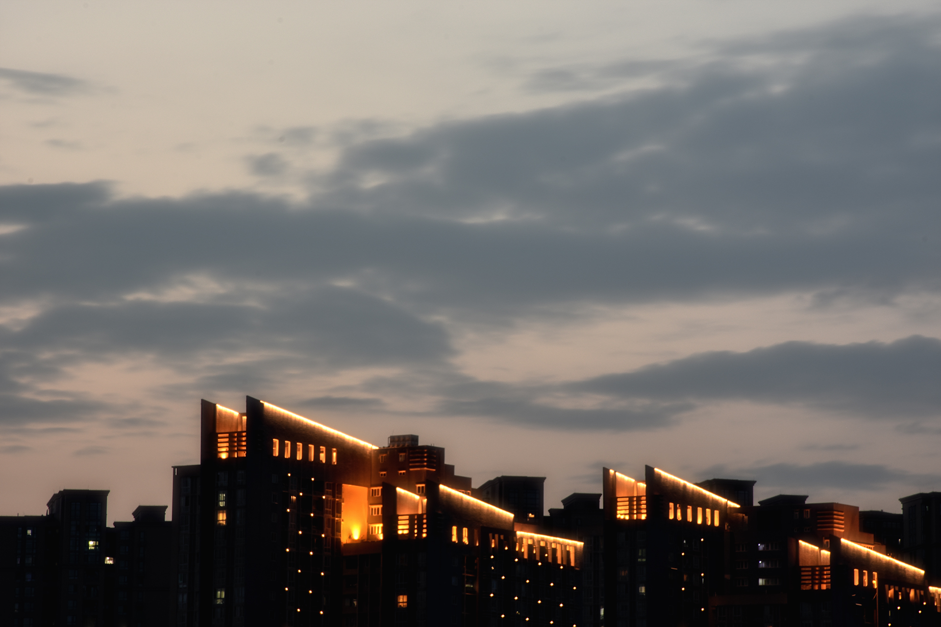 嘉西村遥望江北