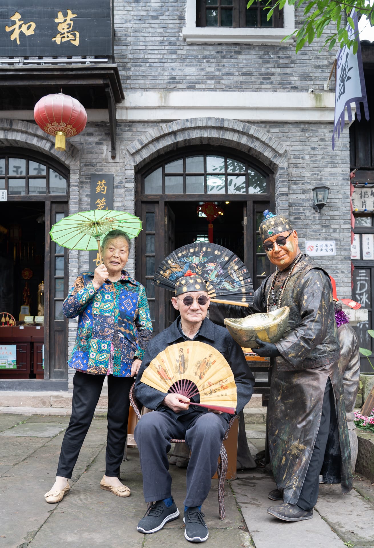 爷爷这两年发福了，奶奶还好