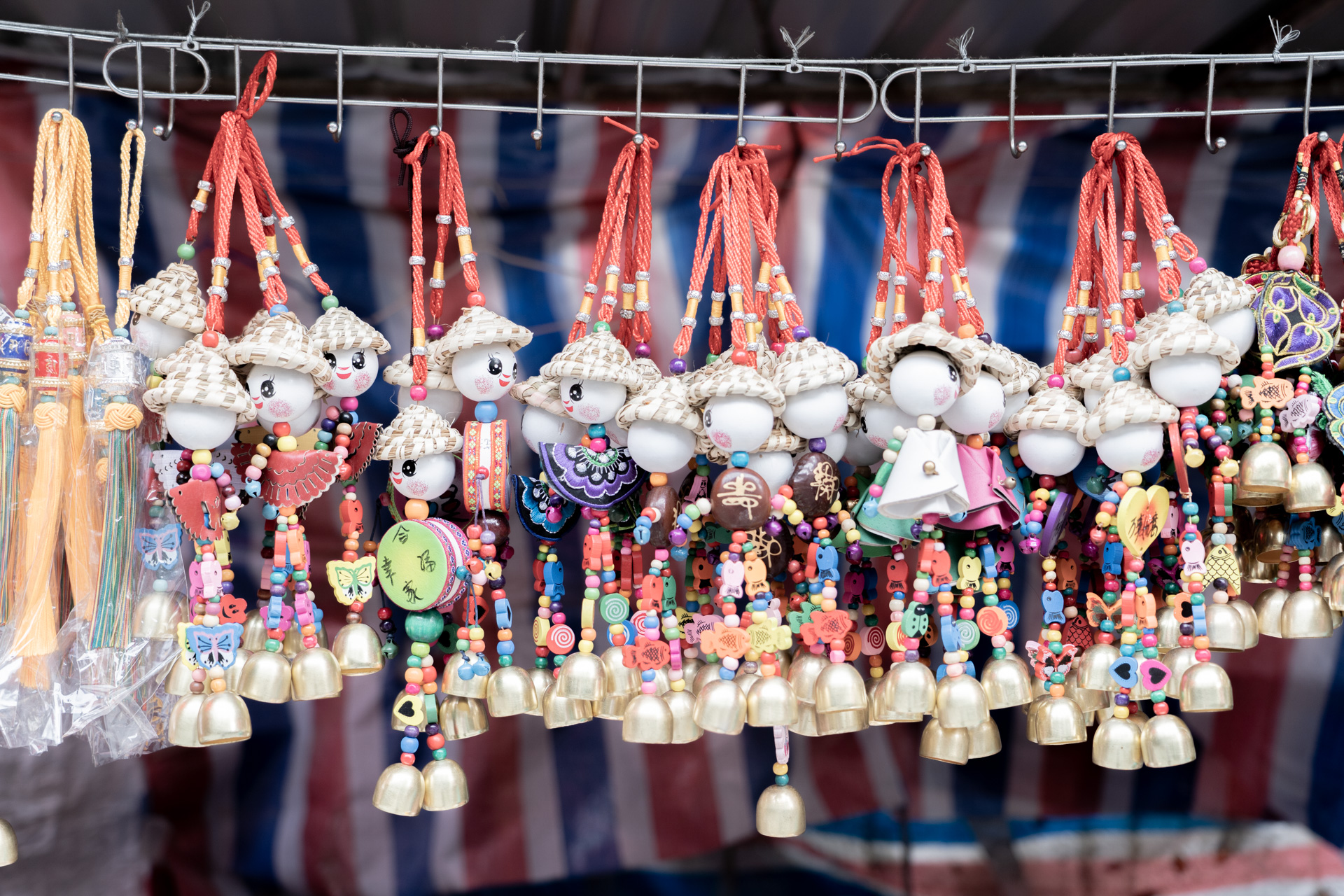 路边小摊贩售的商品