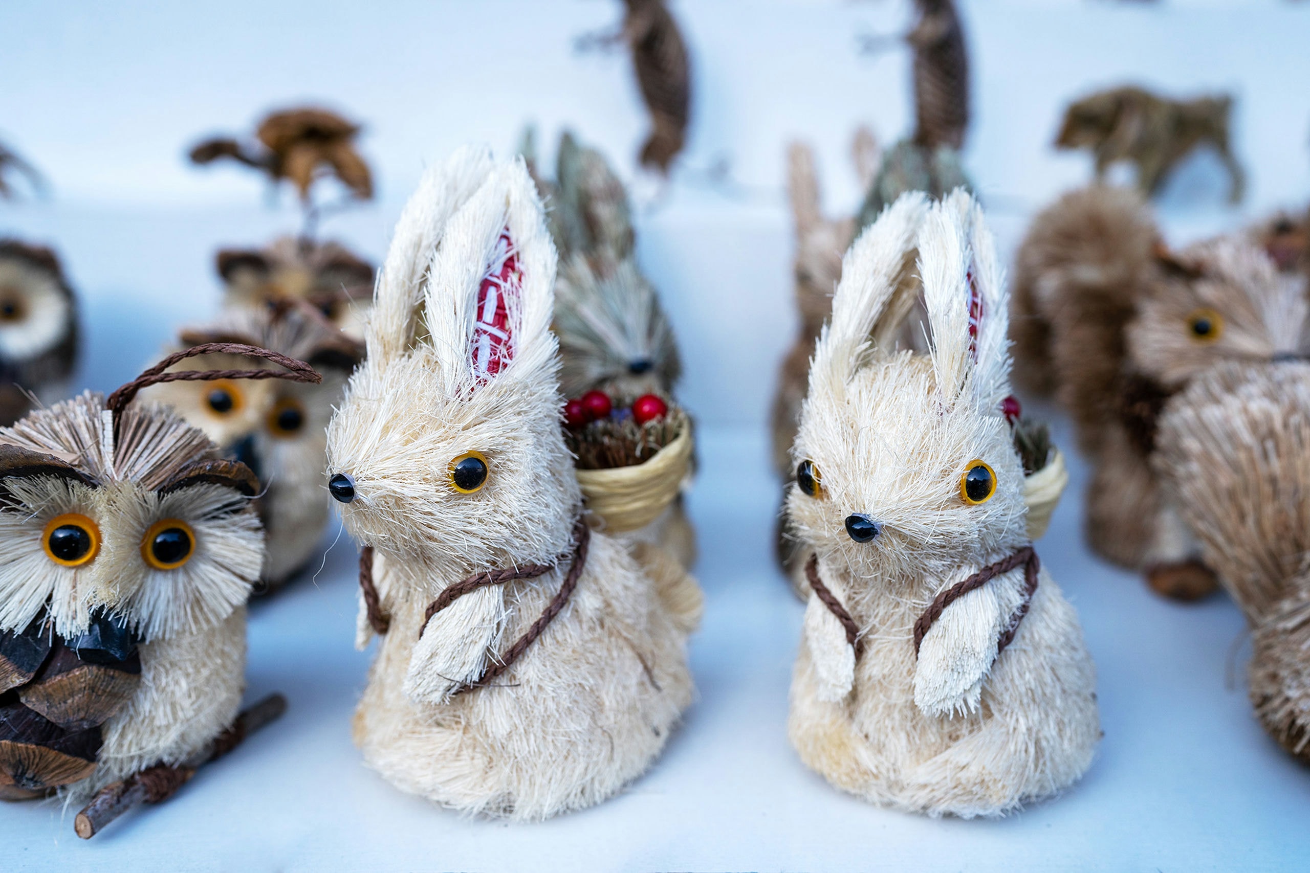 泸定县小摊上的手工艺品