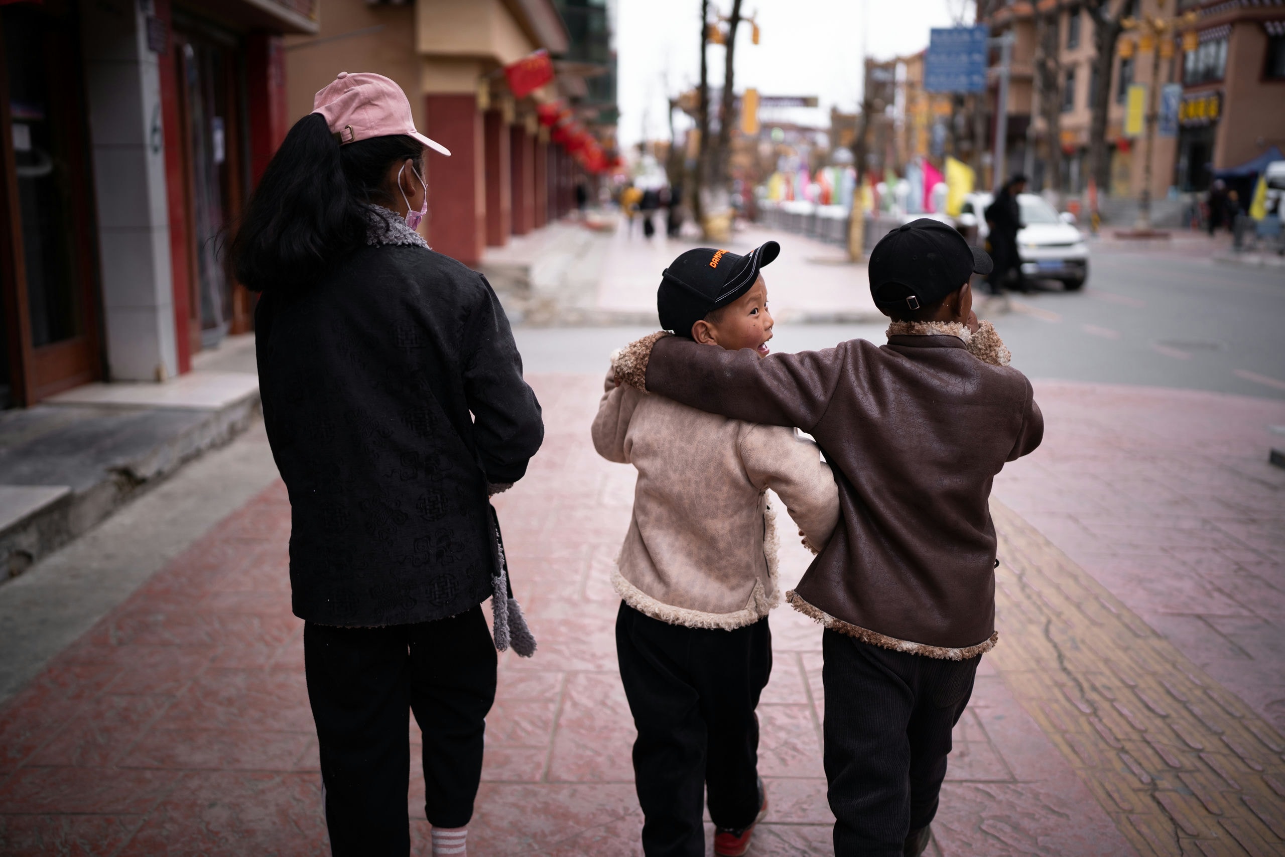 无忧无虑的藏族小朋友