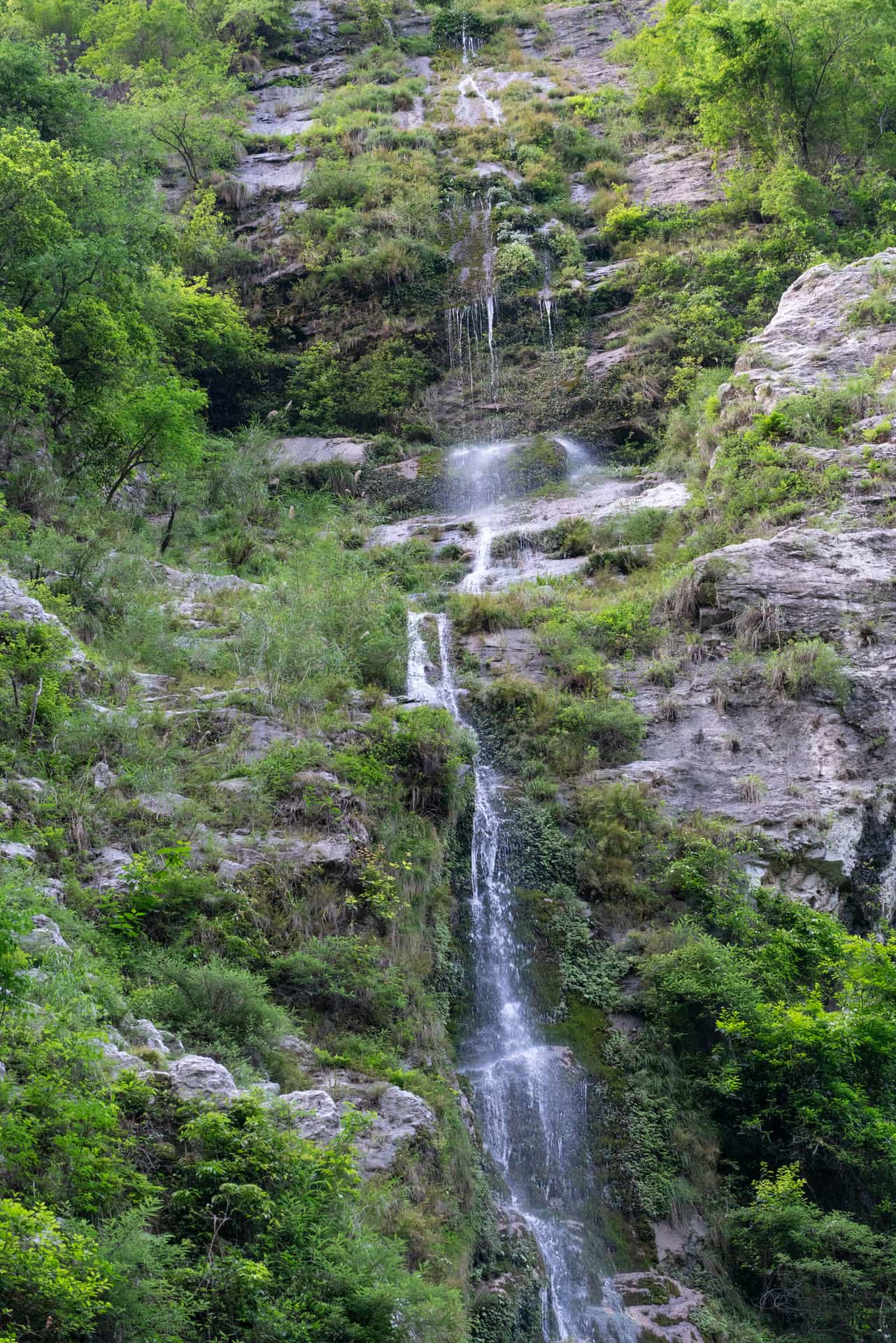 四川大渡河金口河大峡谷瀑布
