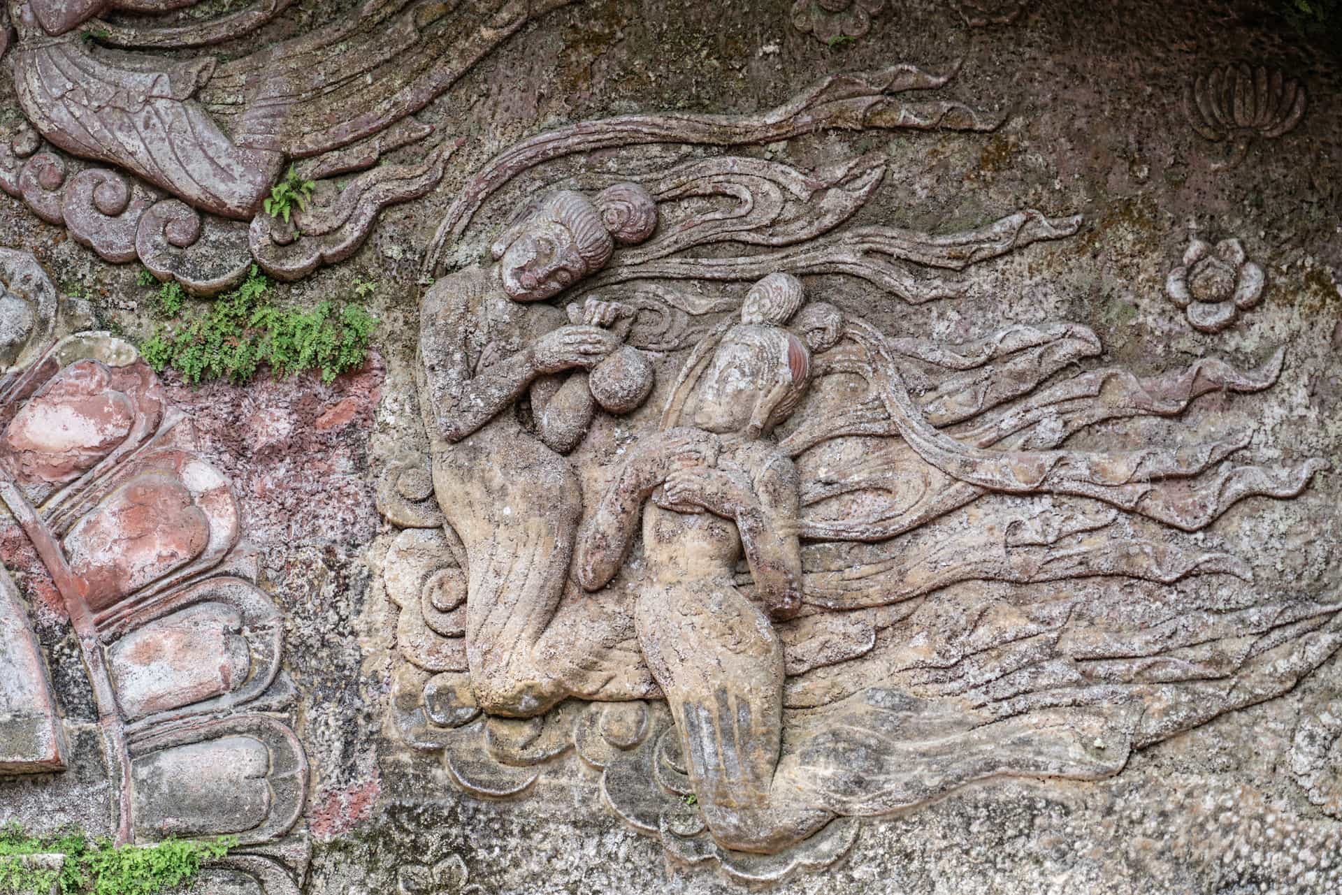 东方佛都依山而刻的各种佛像