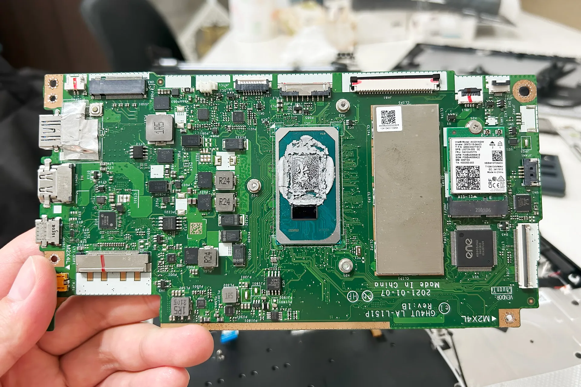 宏碁 Swift 3 SF314-511 主板，右边这块银色的是硬盘？