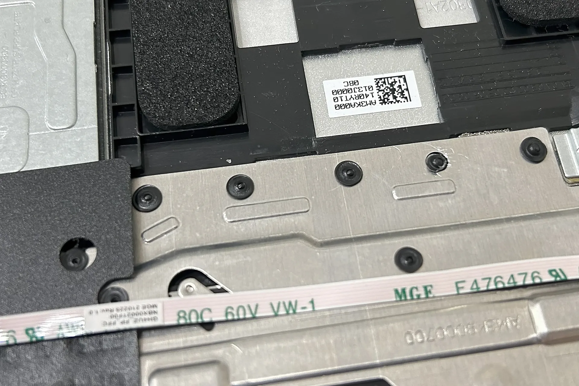 没拆之前的塑料铆钉