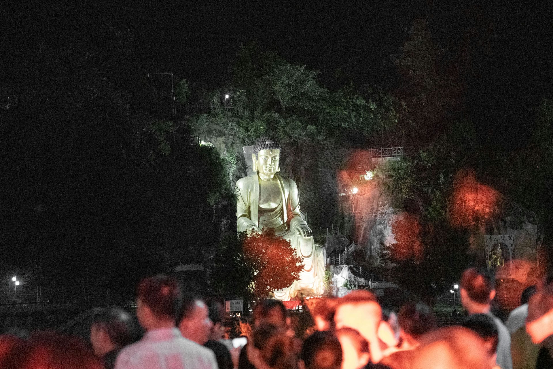 荣昌第九届七夕河灯节现场游人