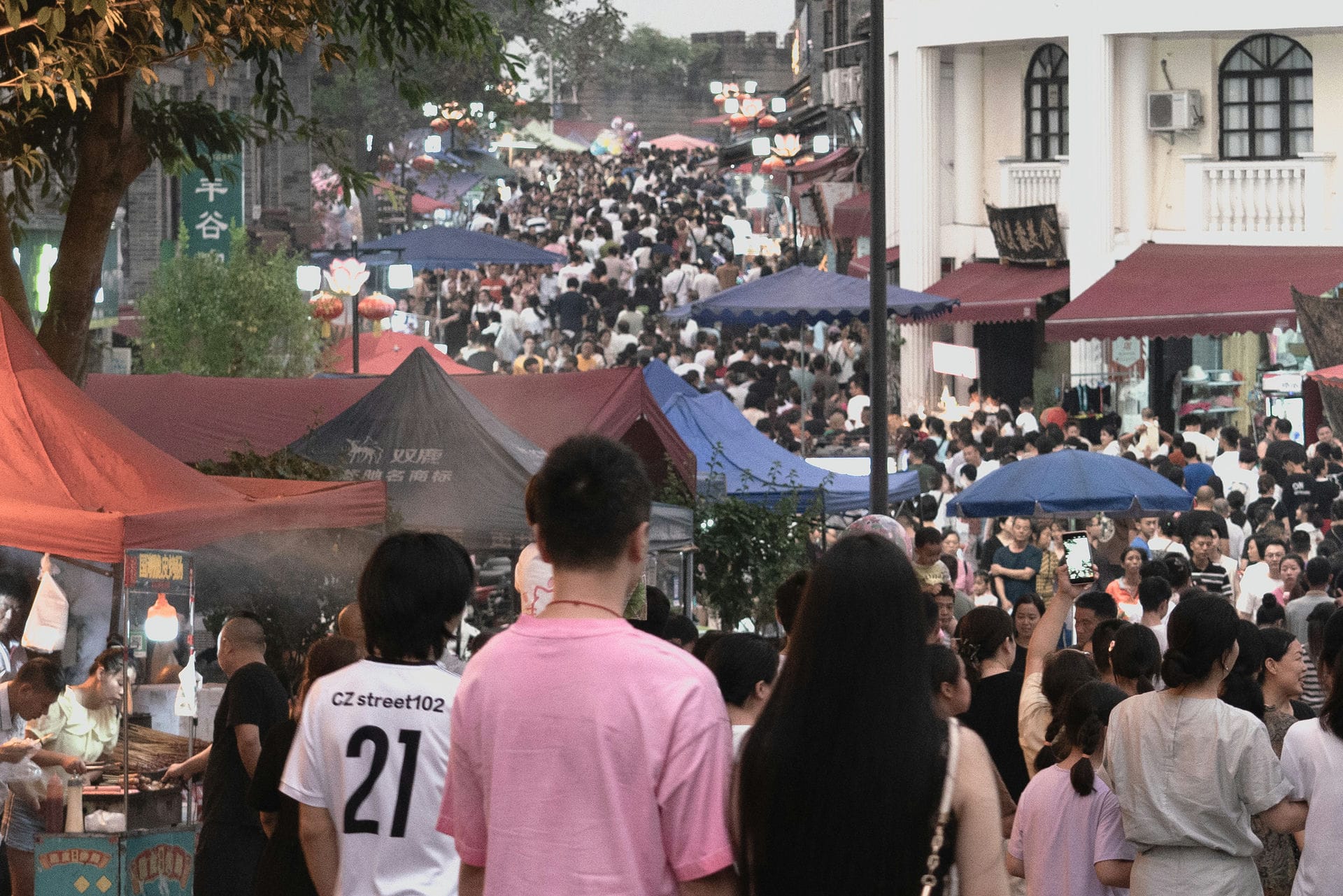 荣昌第九届七夕河灯节现场游人