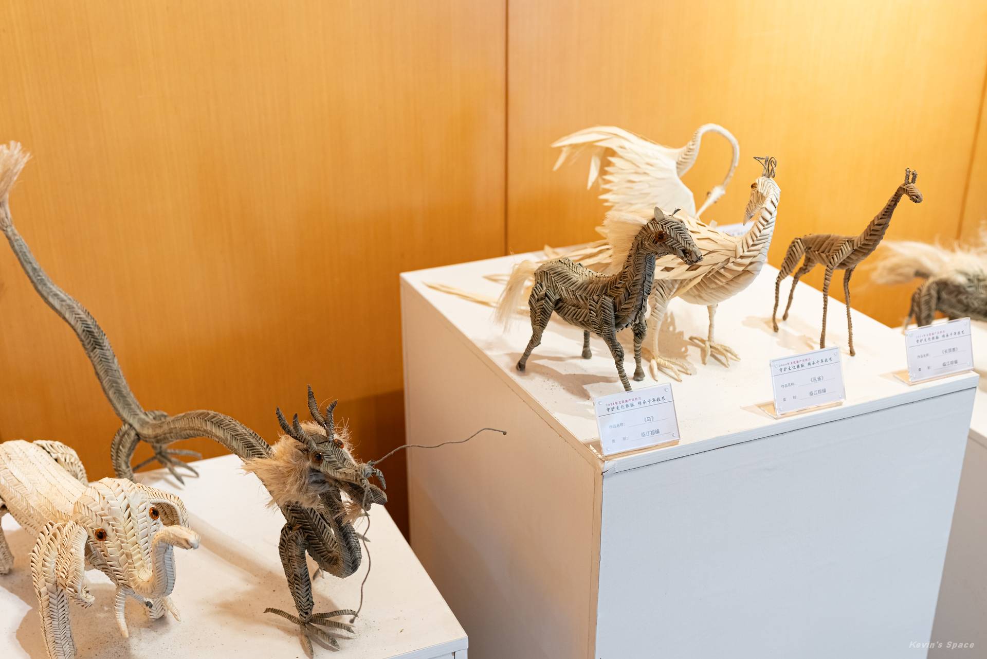 打卡重庆永川美术馆：艺香剪纸、三峡蝶画、李氏刻瓷和永川棕编技艺…